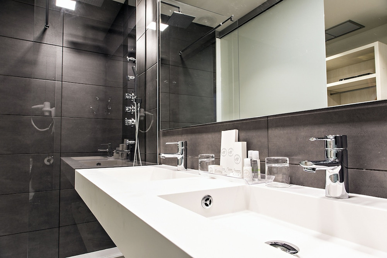 Bathroom 4, 1881 Barcelona Gran Rosellon Hotel, Barcelona