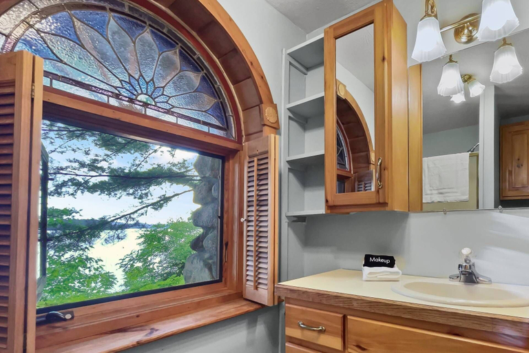 Bathroom, Kona - Hobbit House, Carroll