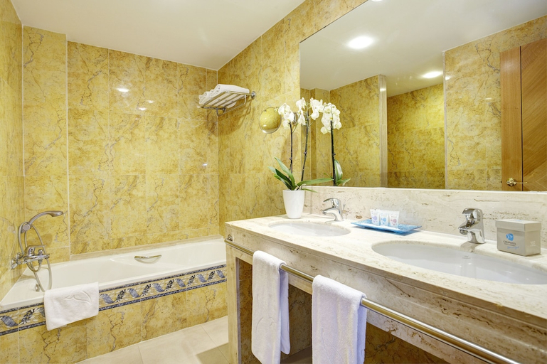 Bathroom 5, Grupotel Natura Playa, Baleares