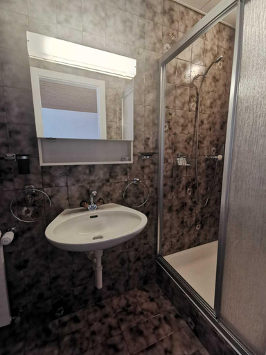 Bathroom 3, Hotel du Cret de l'Anneau, Val-de-Travers