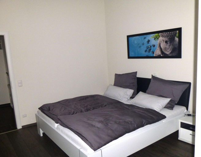Room 4, Holiday Apartment at the oak Tree, Pinneberg