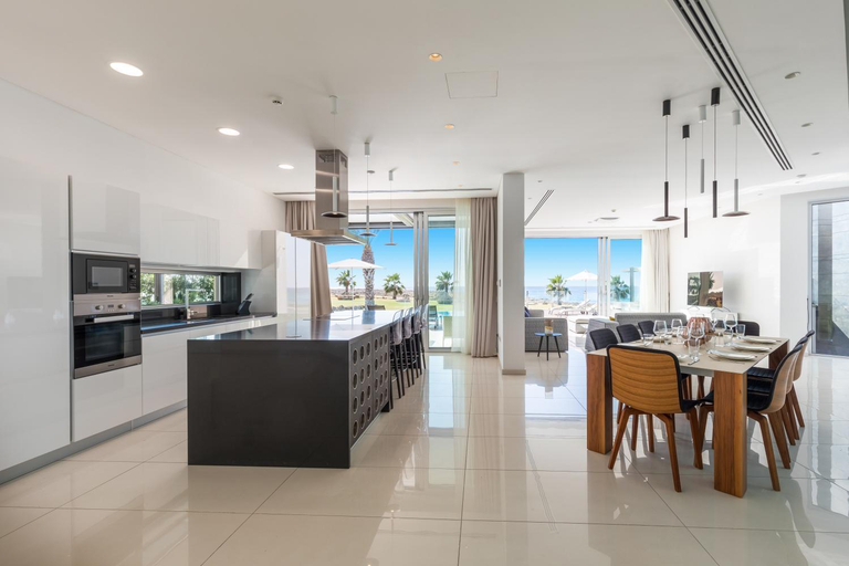 Food & Drinks 5, Beachfront Luxury Villa Glory