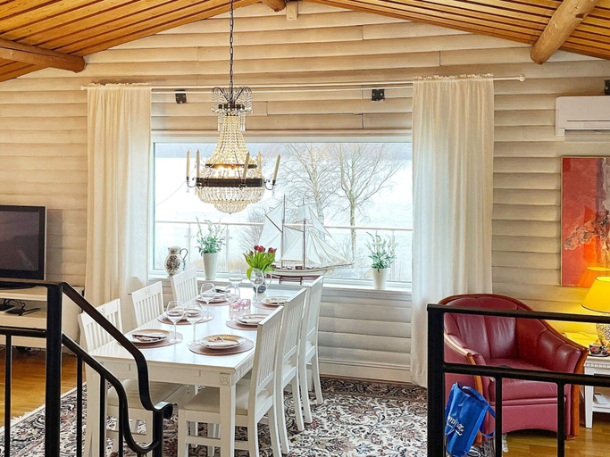 Dining 3, 4 Star Holiday Home in Uddevalla, Uddevalla