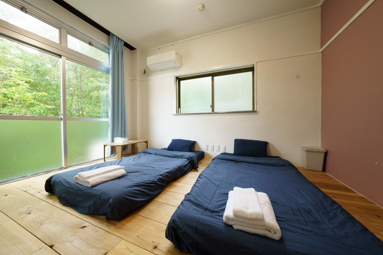 Bedroom 2, pension Aloalo, Shirahama