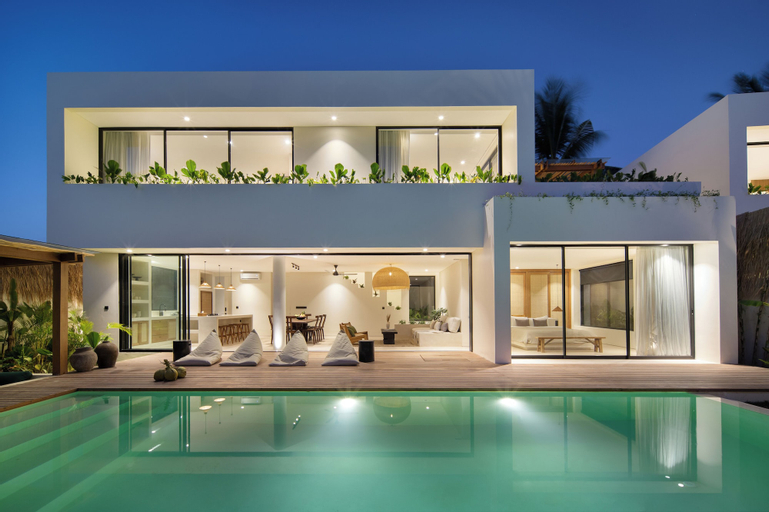 Exterior & Views 15