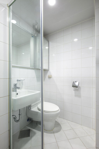Bathroom 10