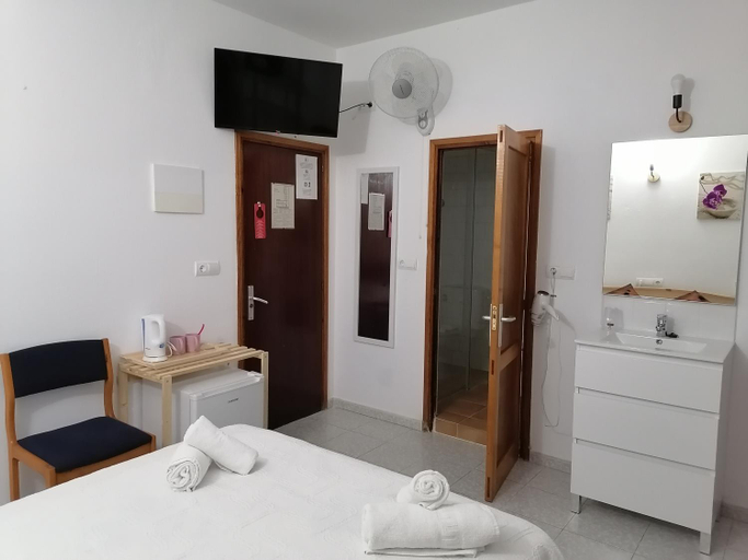 Bedroom 3, Hostal Pepe, Baleares