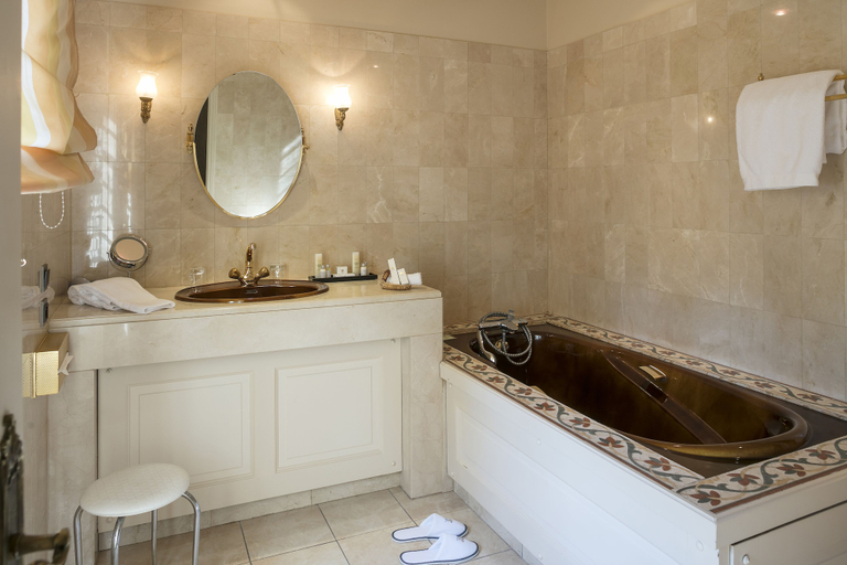 Bathroom 5, LE RELAIS DE LA POSTE, Landes