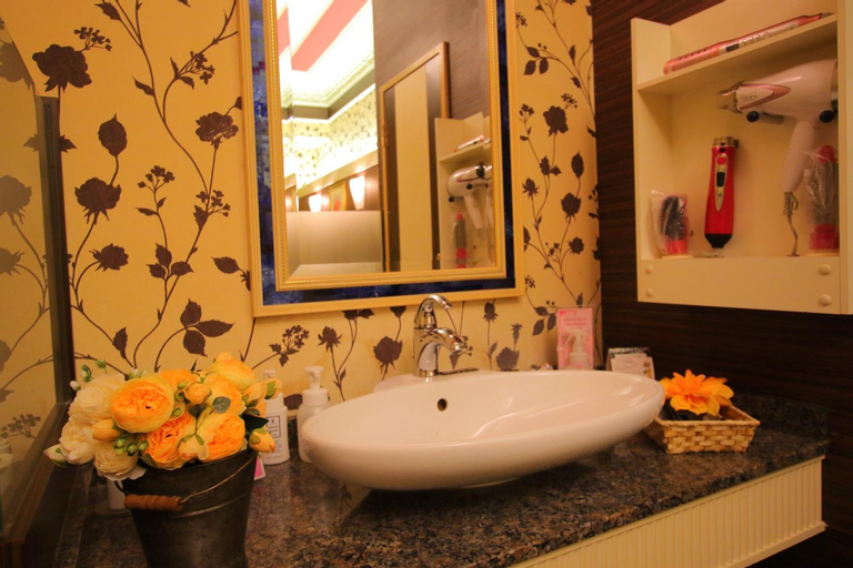 Bathroom 15
