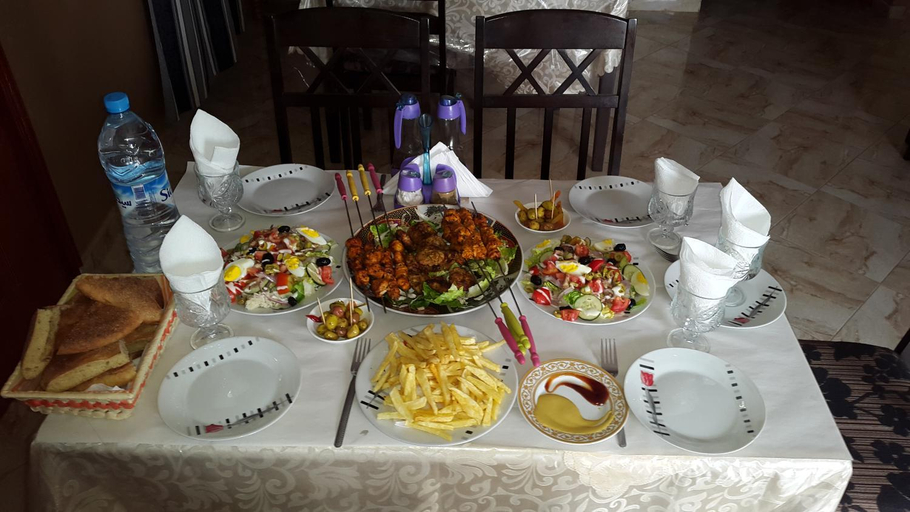 Food & Drinks