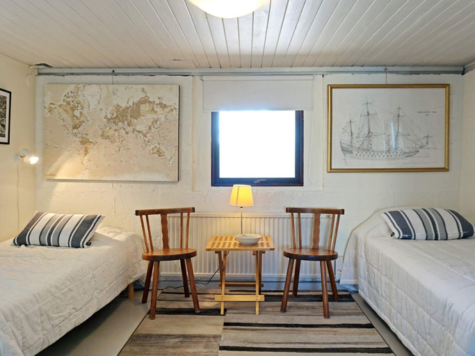 Others 2, 4 Person Holiday Home in Kungshamn, Sotenäs