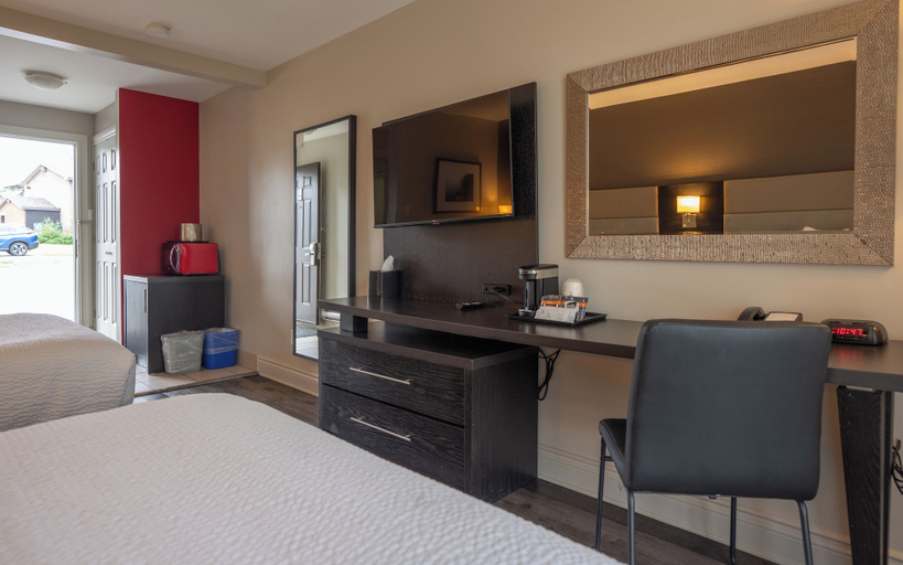 Bedroom 4, Ramada by Wyndham Ottawa On The Rideau, Ottawa