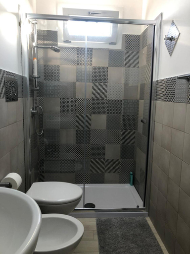 Bathroom 3, Casa Giulia, Caltanissetta