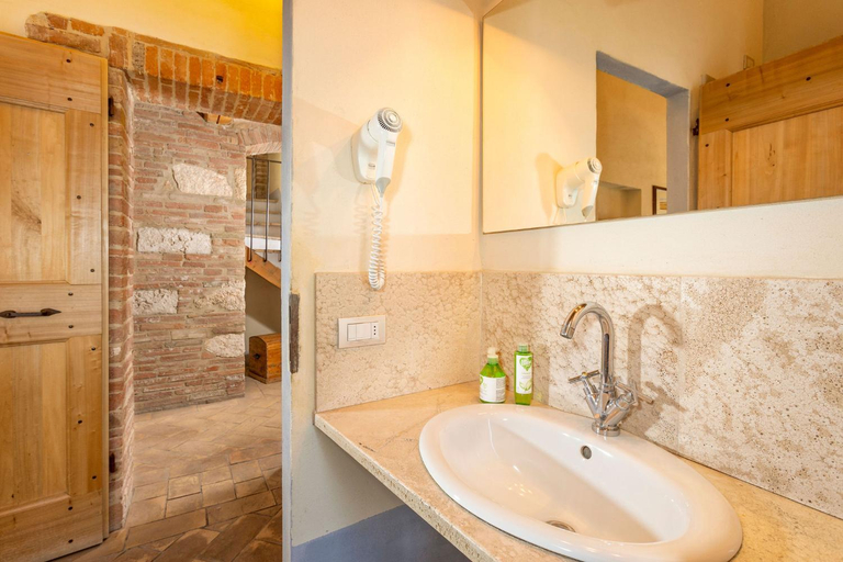 Bathroom 3, Locanda del Vino Nobile, Montepulciano Rooms AC, WI-FI, Siena