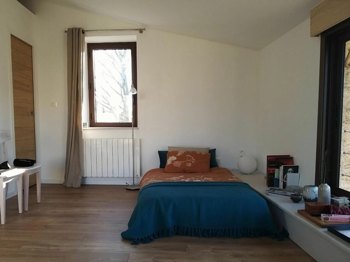 Bedroom 4, Bright, Modern Loft Comfortable Vacation Home, Hérault