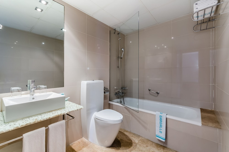Bathroom 4, Hotel Del Mar, Barcelona