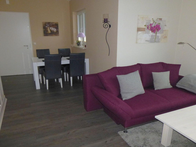 Dining 2, Holiday Apartment at the oak Tree, Pinneberg