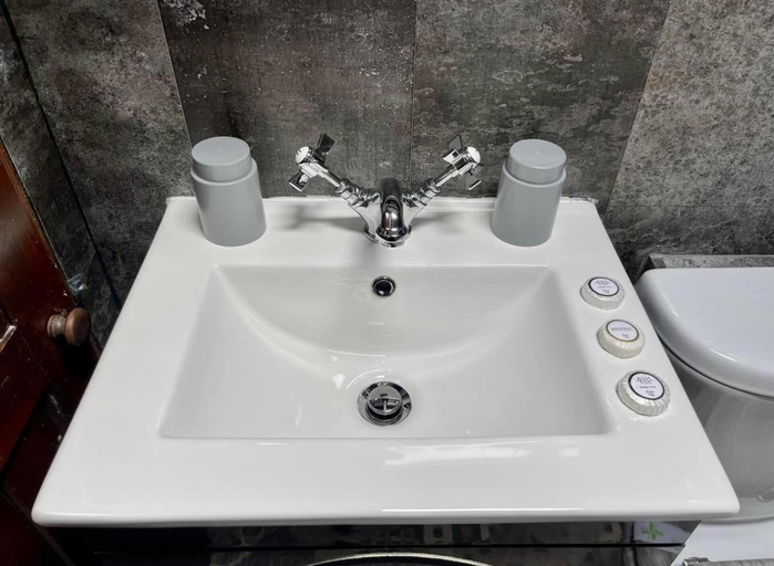 Bathroom 4, Cosy Cottage With hot Tub-oozing Character!, Cornwall