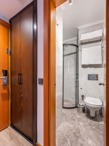 Bathroom 4, Bristol Hotel, Beyoğlu