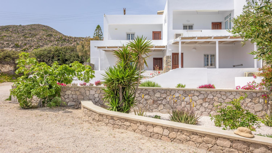 Exterior & Views 2, GIOURGAS STUDIOS & APARTMENTS, South Aegean