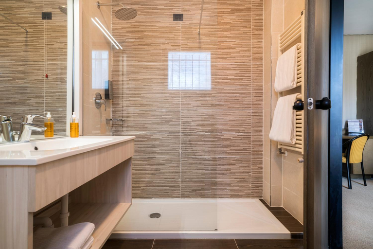 Bathroom 7