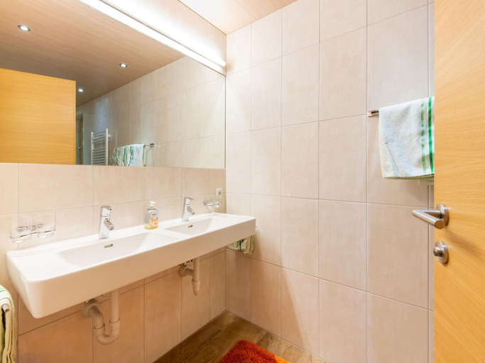 Others 5, Spacious Apartment in Tschagguns With Garden, Bludenz