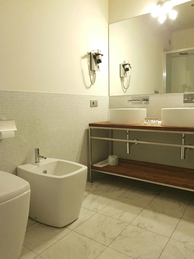 Bathroom 12