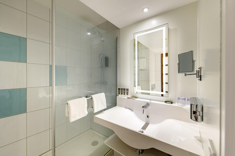 Bathroom 13