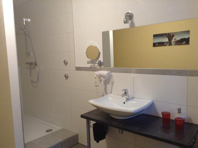 Bathroom 2, Landhotel Muller im Donautal, Donau-Ries