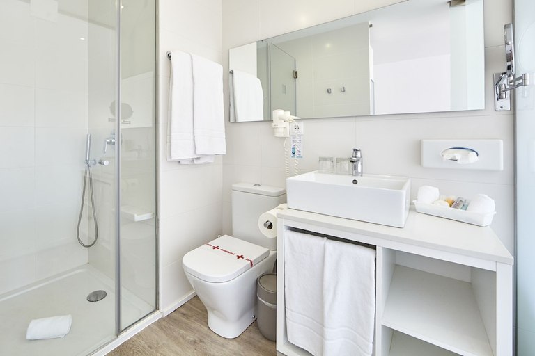 Bathroom 5, Astoria Playa, Baleares