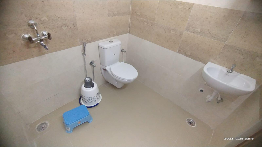Bathroom 2, KPOTEL WATERFRONT, Ranga Reddy