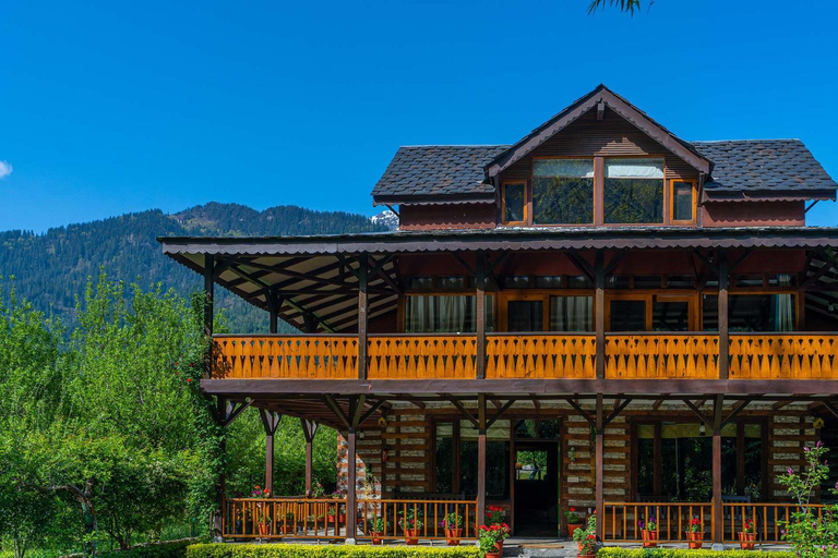 Exterior & Views