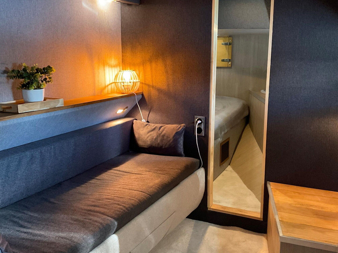 Room 5, Exclusive Yacht With a Roof Terrace, Charente-Maritime
