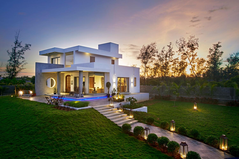 Exterior & Views