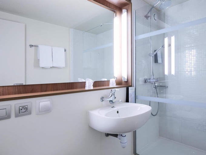 Bathroom 11