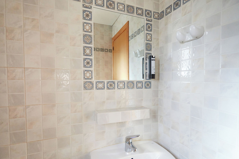 Bathroom 4, TAIGA Lake Caspe, Zaragoza