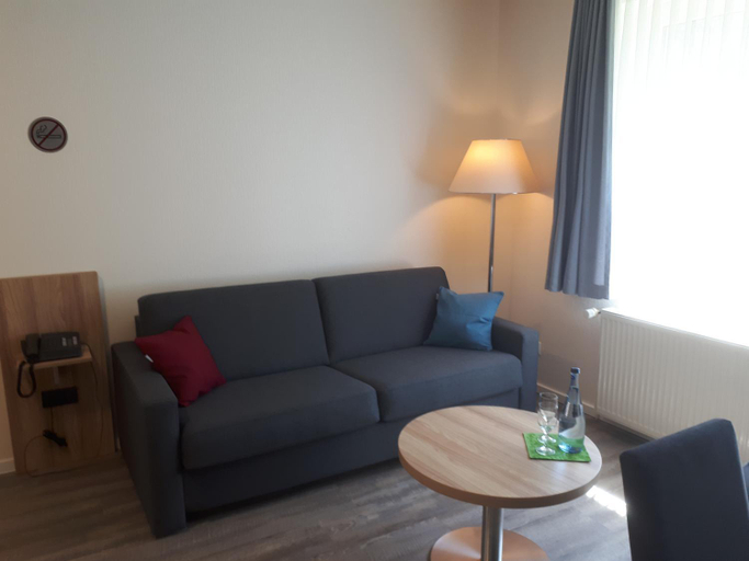 Others 5, Landhaus Mienenbuttel, Harburg