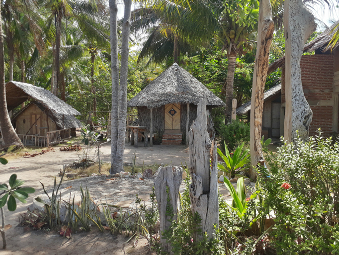 Exterior 11