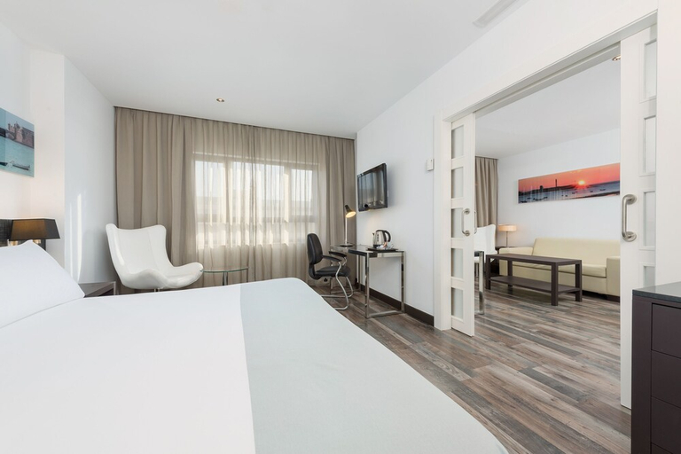 Bedroom 2, Hotel Cadiz Paseo del Mar Affiliated by Melia, Cádiz