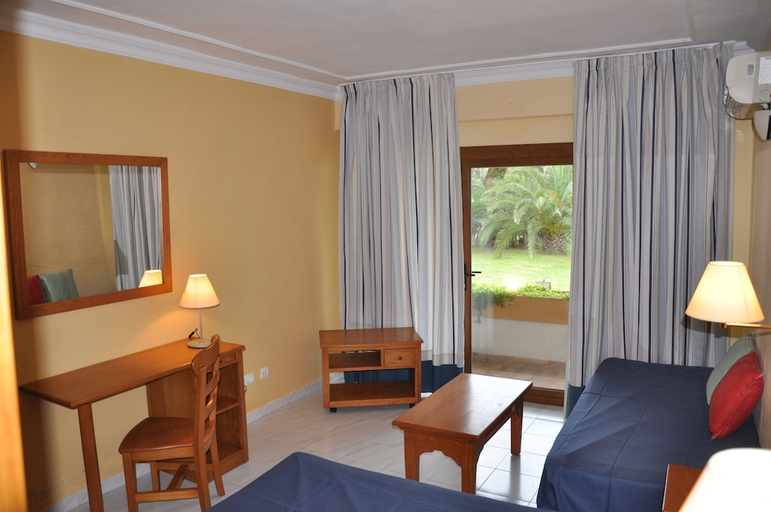 Bedroom 2, Hotel Club Sunway Punta Prima, Baleares