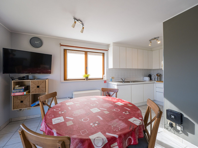 Others 2, Apartment Overlooking the Green Surroundings, West-Vlaanderen