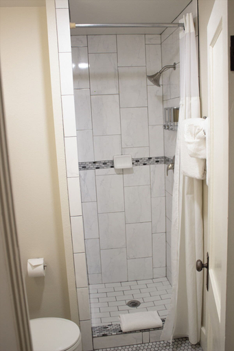 Bathroom 3, Leland House Suites of Durango, La Plata