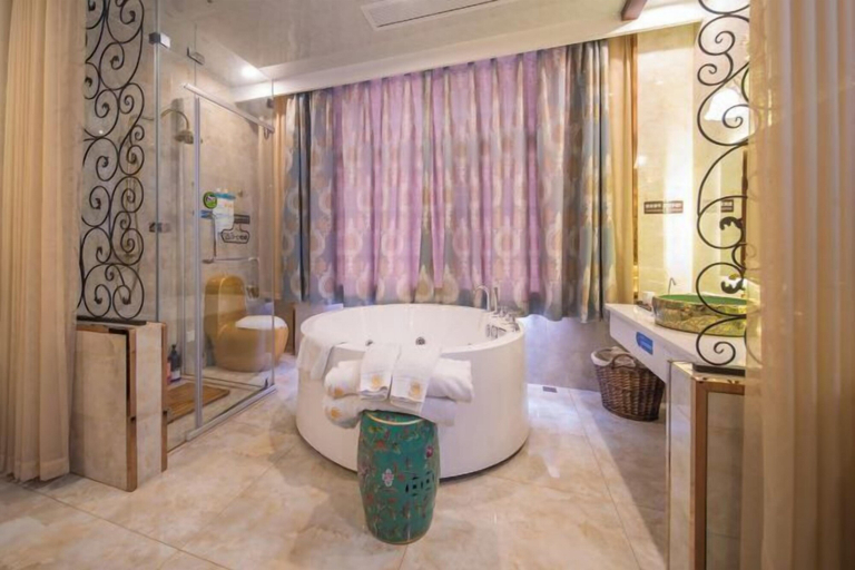 Bathroom 3, Rugao Wonderland Midi Hotel (RT Mart Wuyue Plaza Store), Nantong