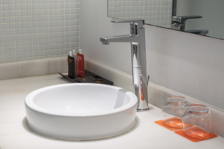 Bathroom 4, Allegro Barcelona, Barcelona
