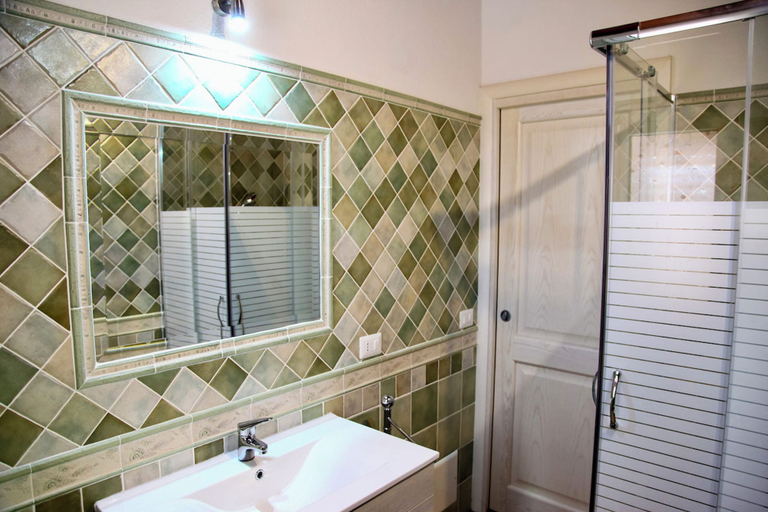 Bathroom, Stazzu Fioritu trilocali vista mare, Nuoro