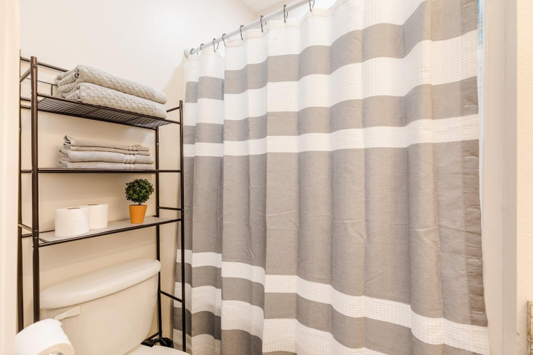 Bathroom 3, Aisling Suites, Cascade
