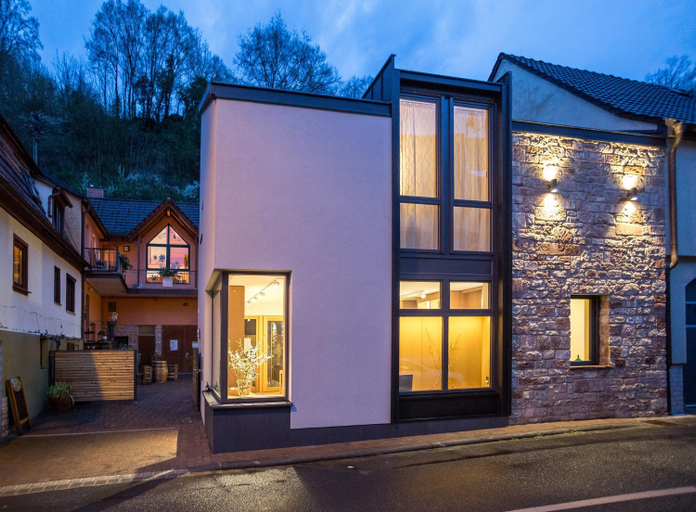 Exterior & Views
