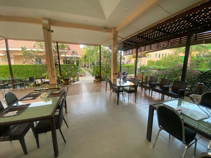 Food & Drinks 5, Chang Noi wheelchair accessible resort, Pran Buri