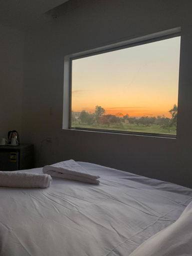 Bedroom, garden pyramid view, Al-Ahram