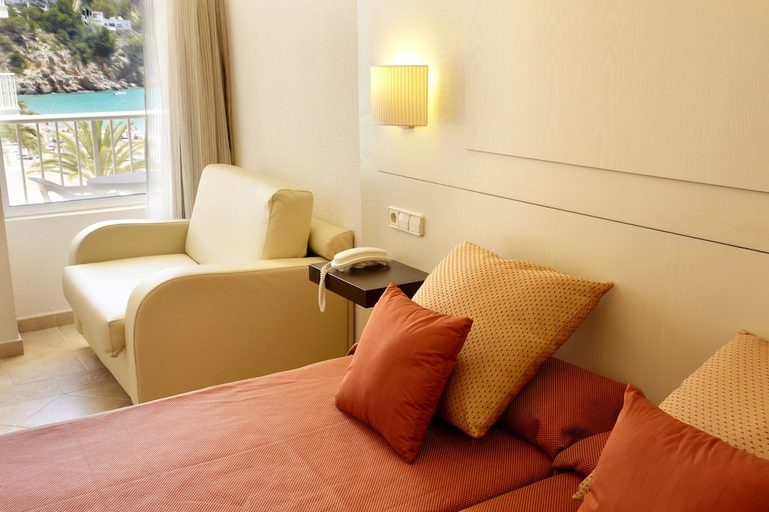 Bedroom 2, Grupotel Imperio Playa, Baleares